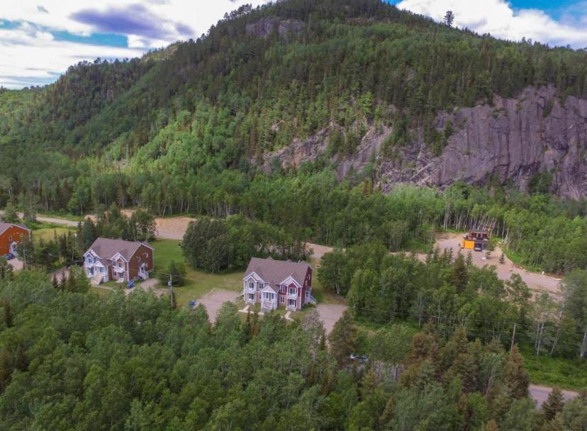 Condo Mont-Édouard 2 LʼAnse-Saint-Jean Esterno foto